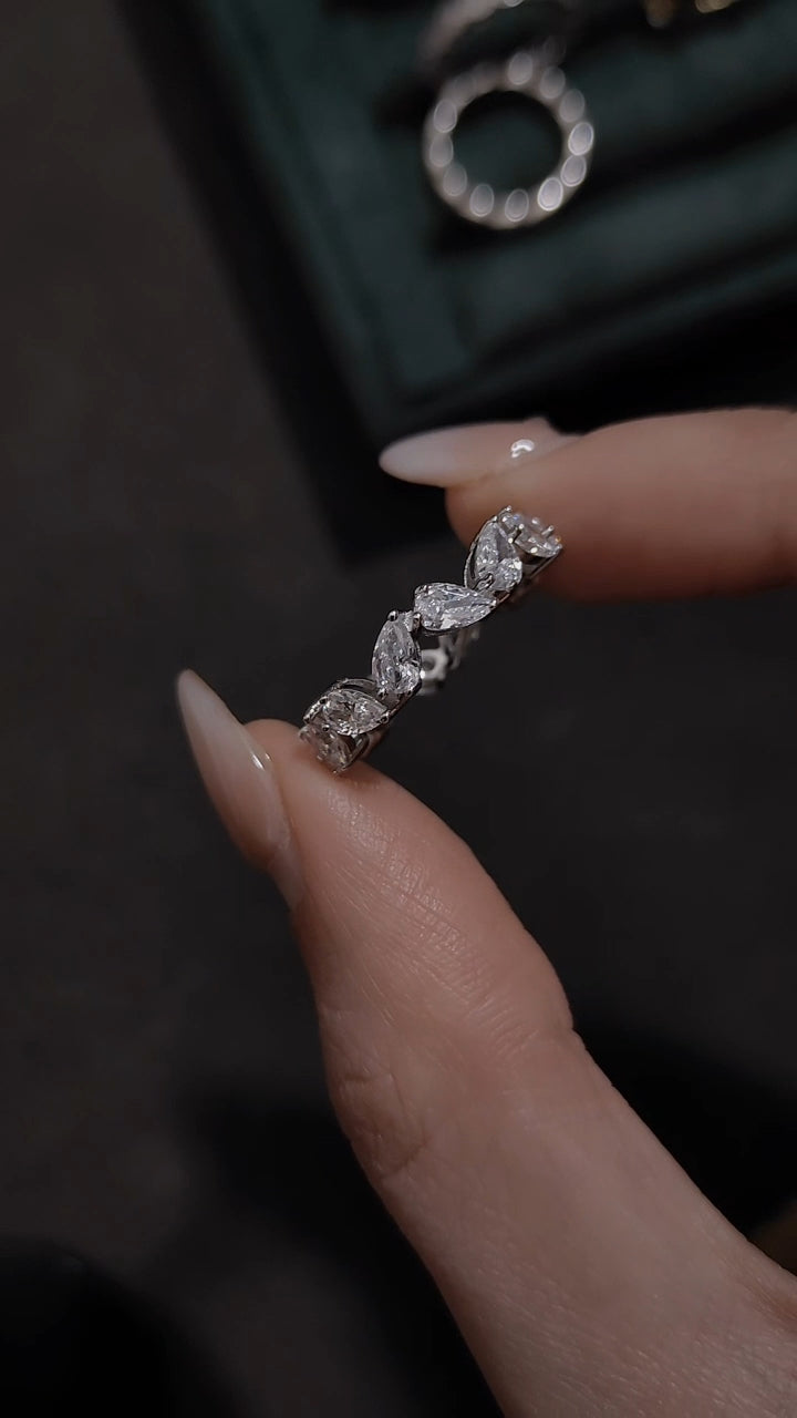 梨形冰花滿鑽排戒