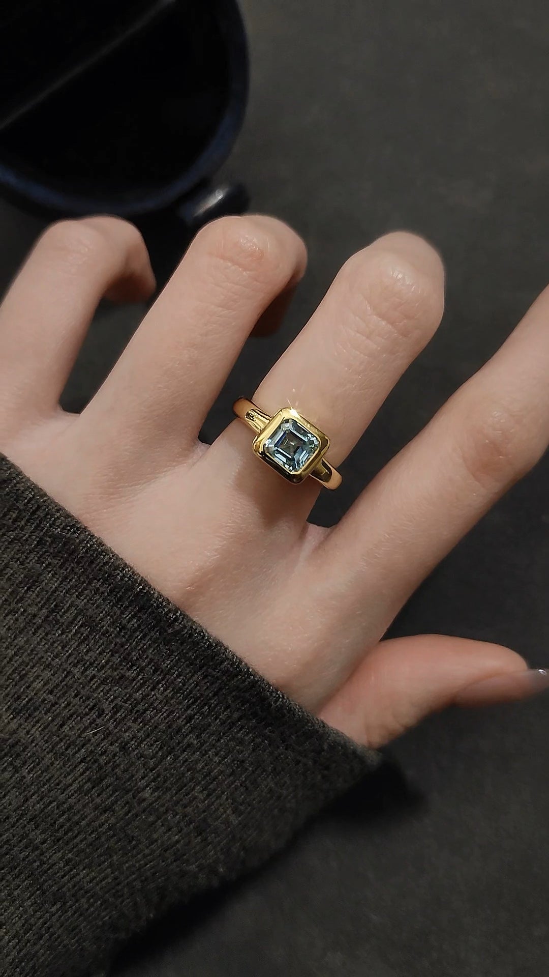 方形祖母切湖水綠鑽戒