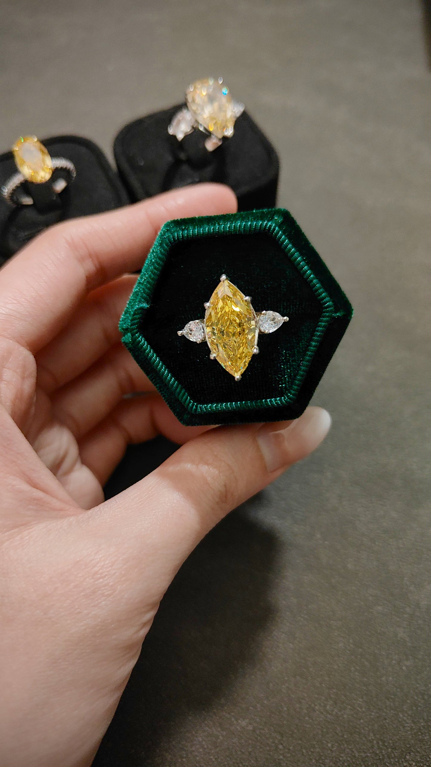 馬眼形富婆冰花黃鑽戒