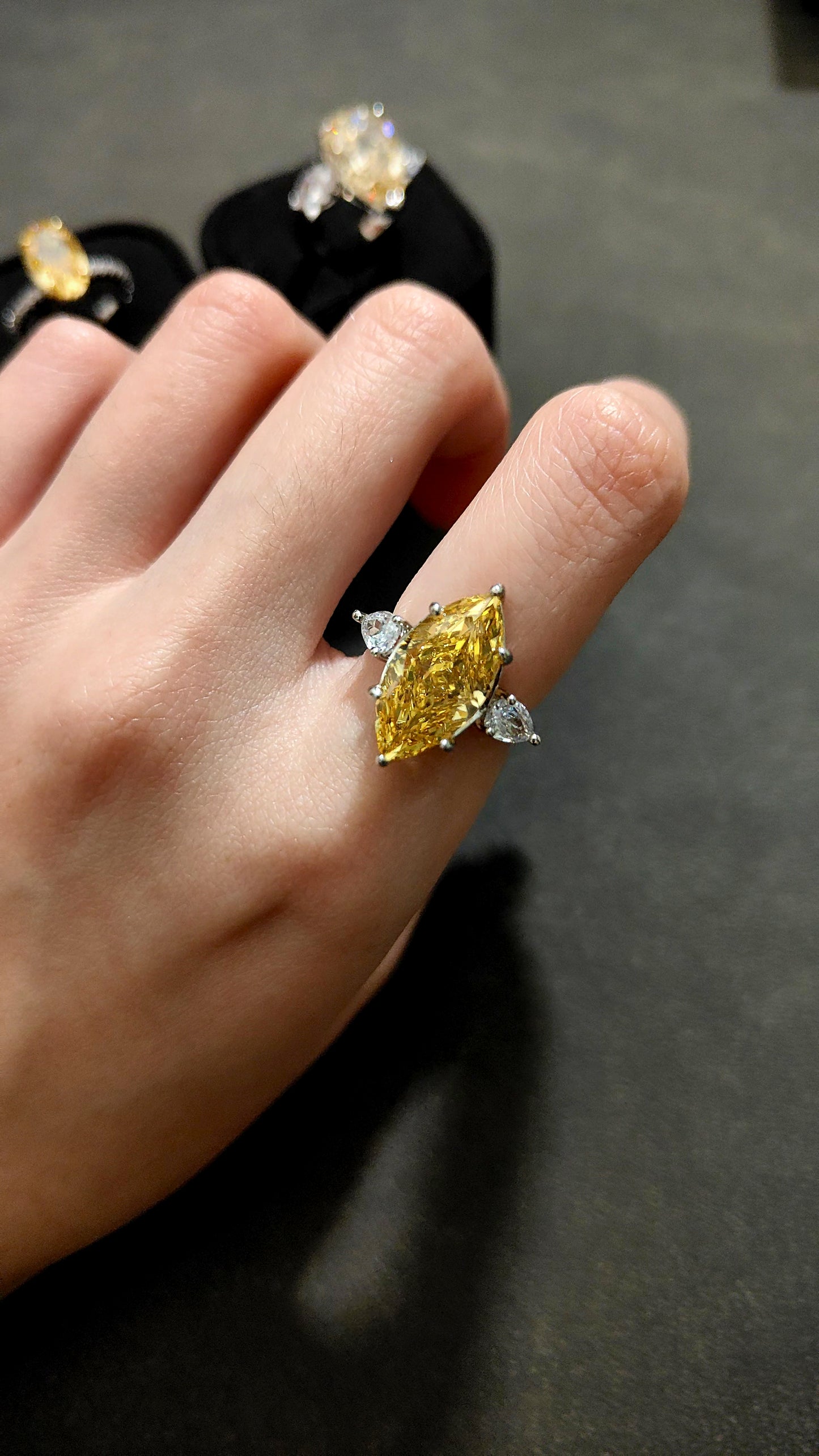 馬眼形富婆冰花黃鑽戒