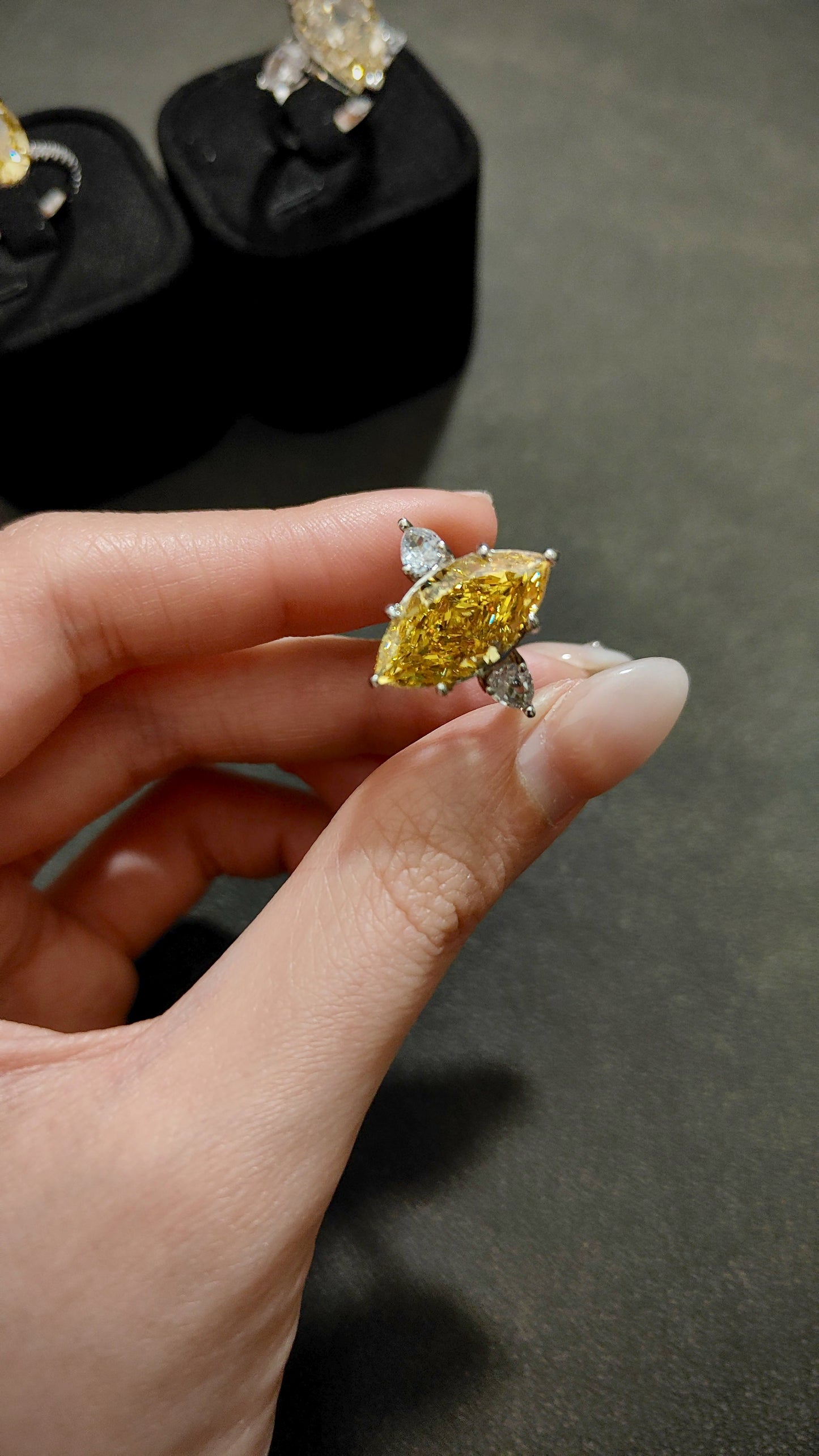 Marquise-shaped ice flower yellow diamond ring for wealthy women