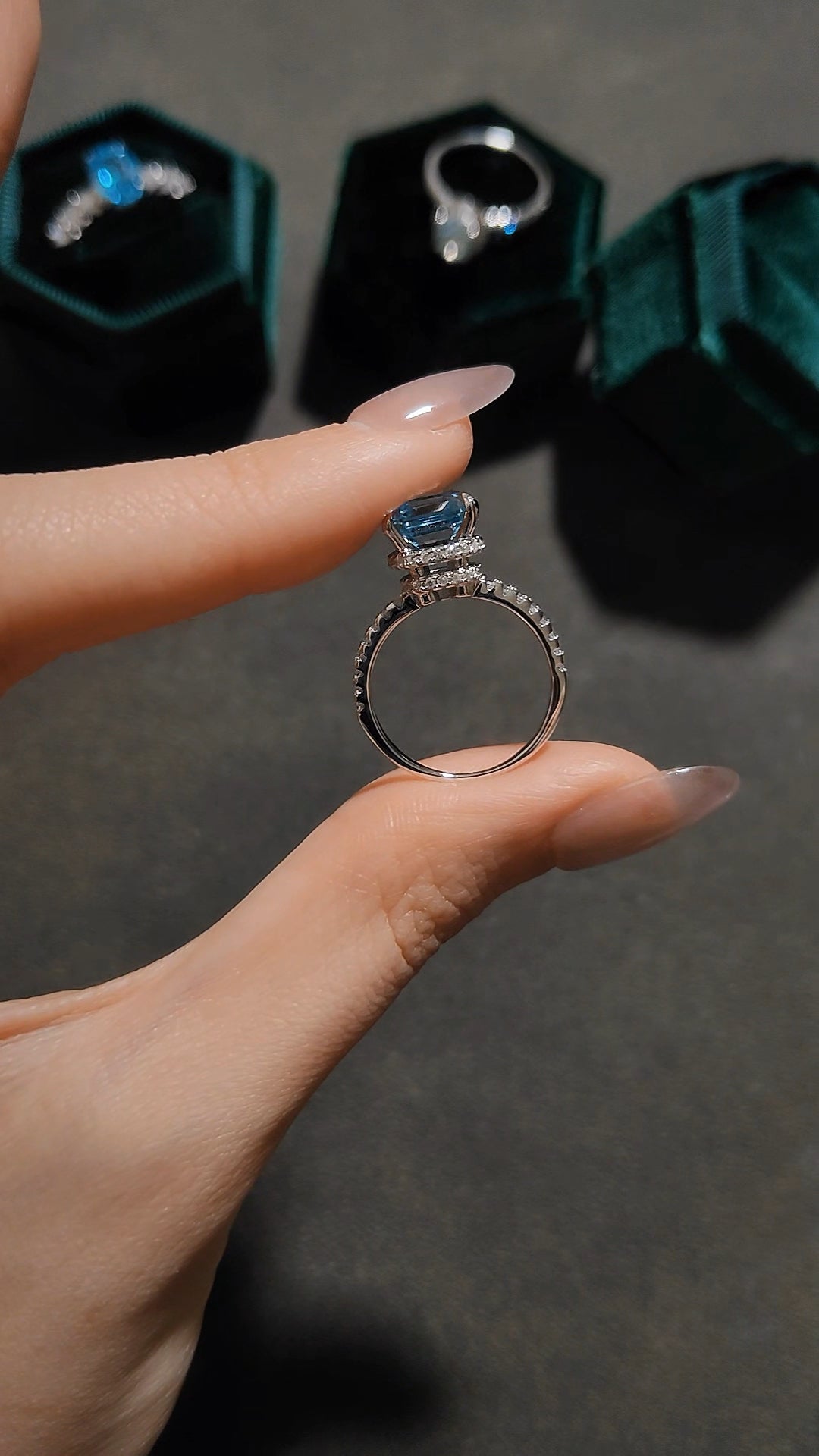 方形公主托海藍鑽戒