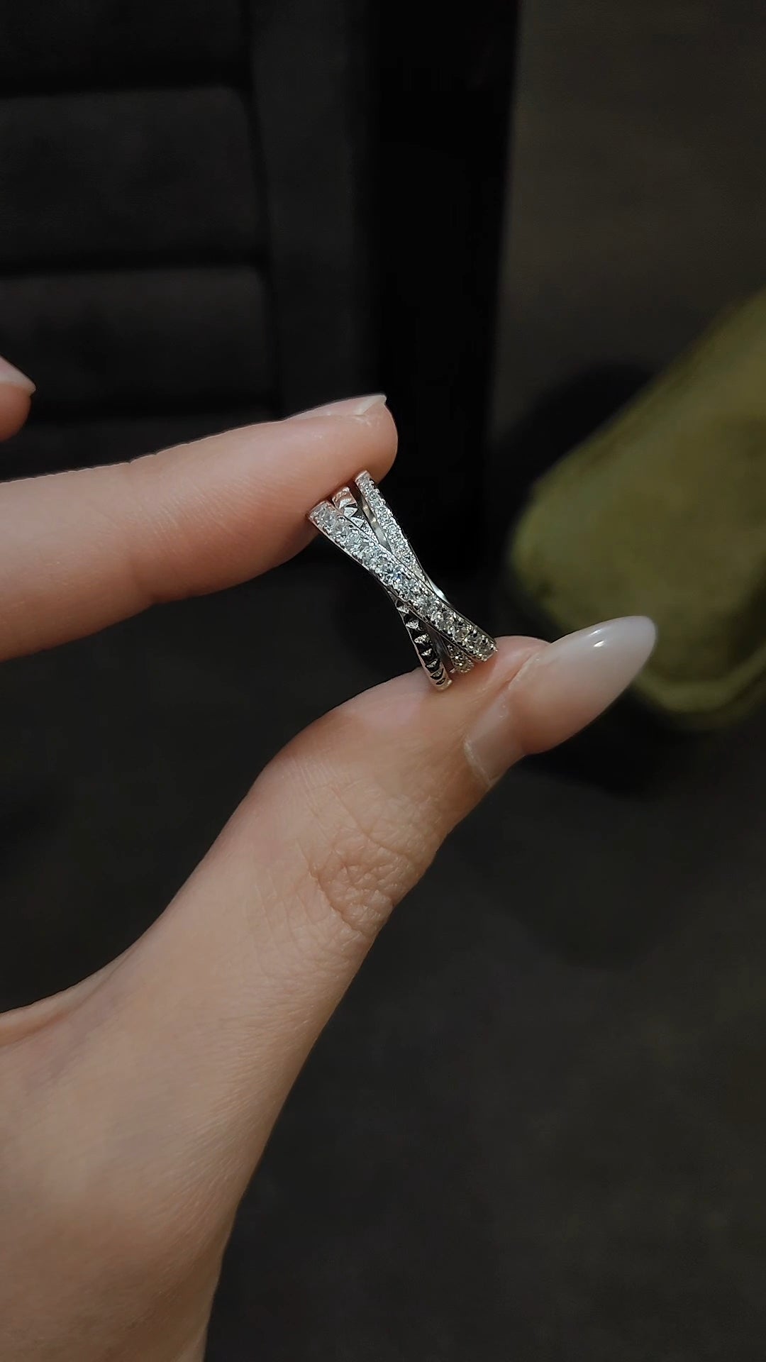 交叉冷系密鑲排戒