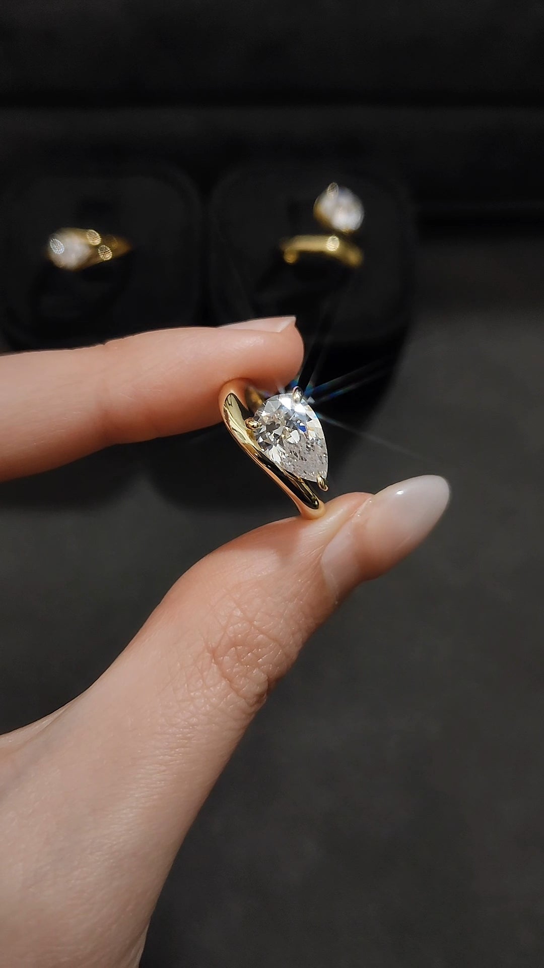 梨形冰花金波浪鑽戒