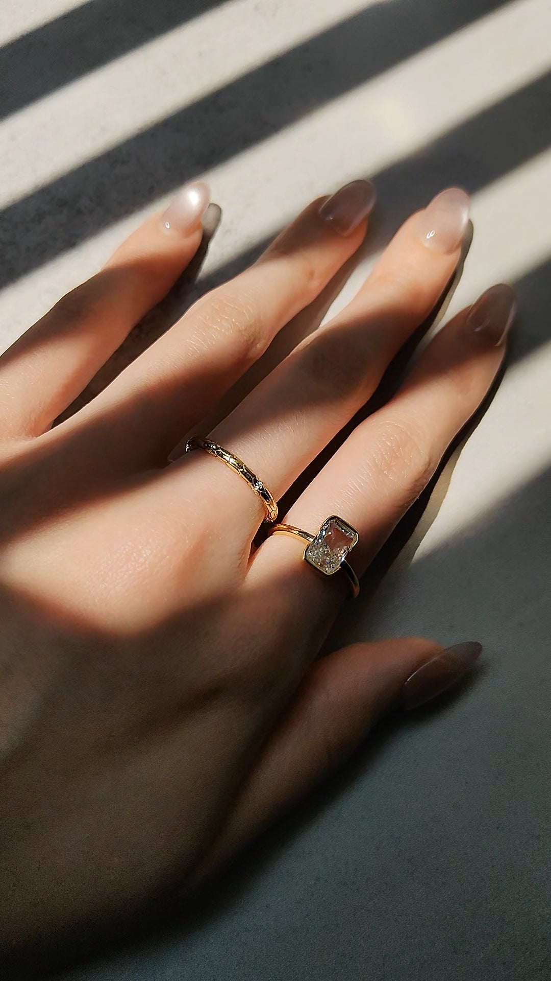 Ultra-fine snake-patterned gold ring