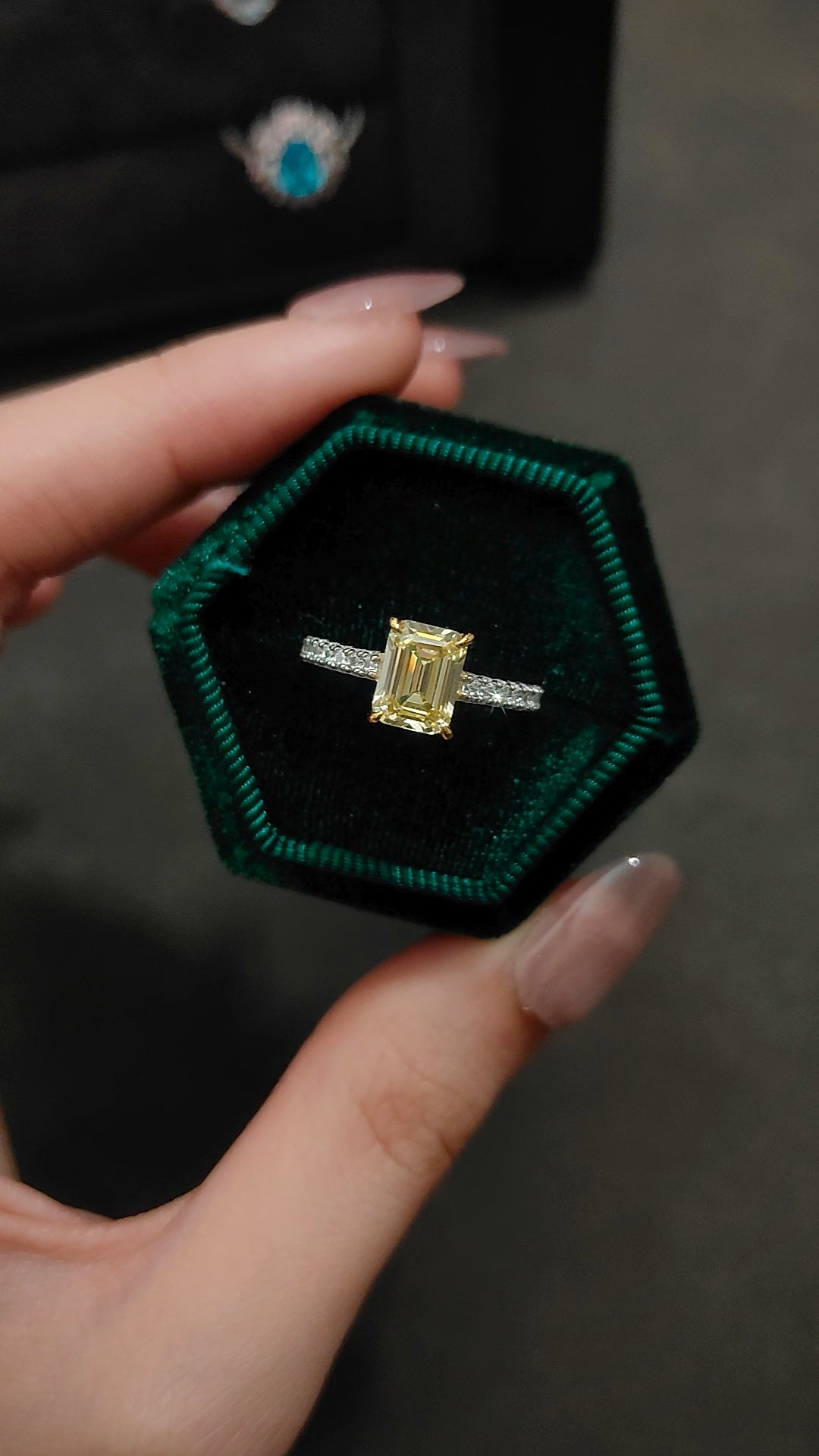 方形阿斯切淡黃鑽