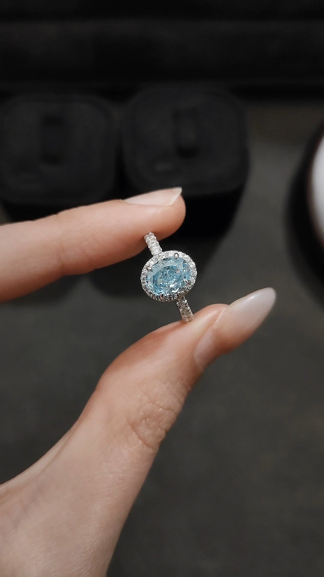 橢圓冰心藍鴿子蛋鑽戒