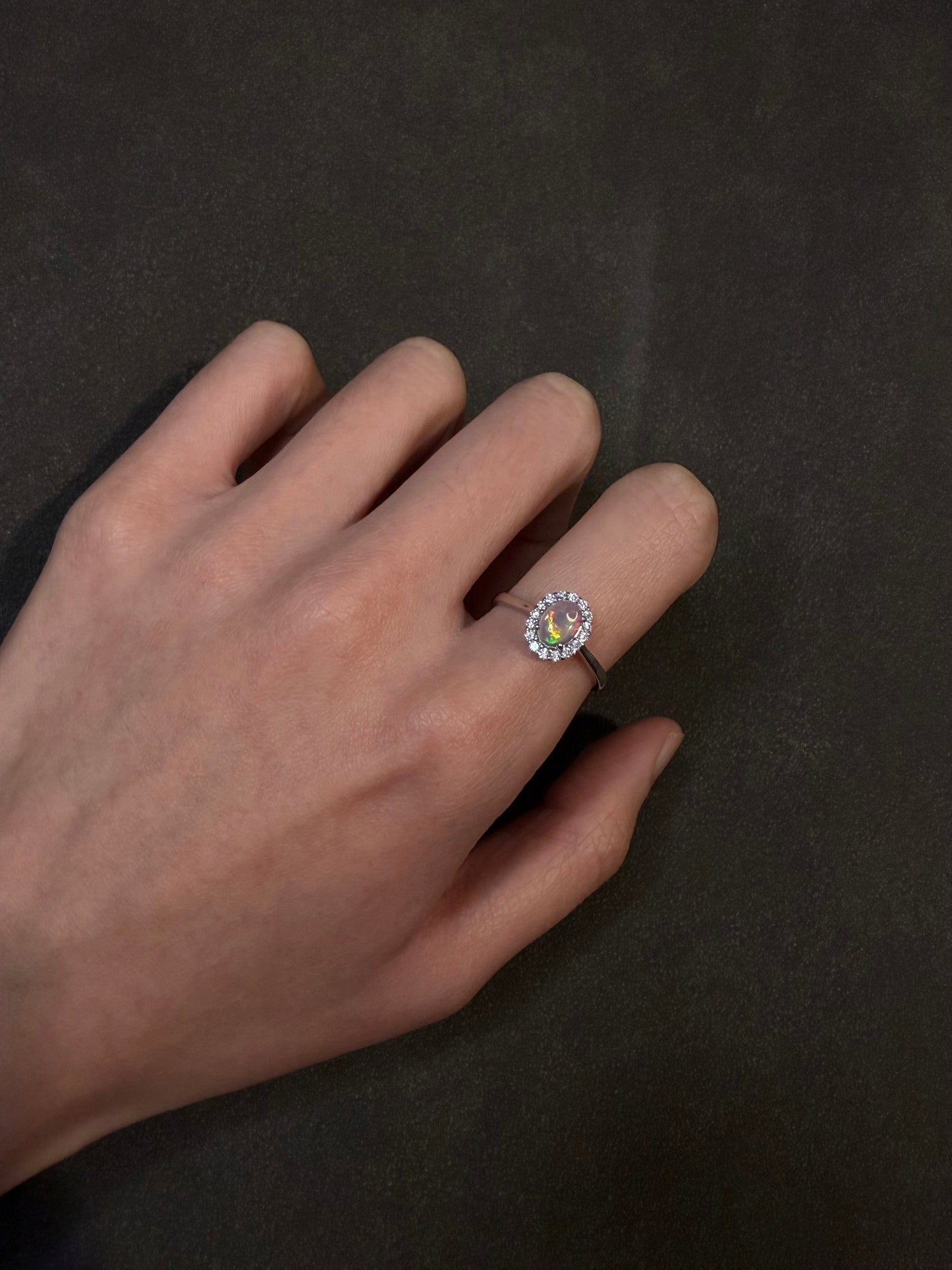 黛妃非洲歐泊活圍戒