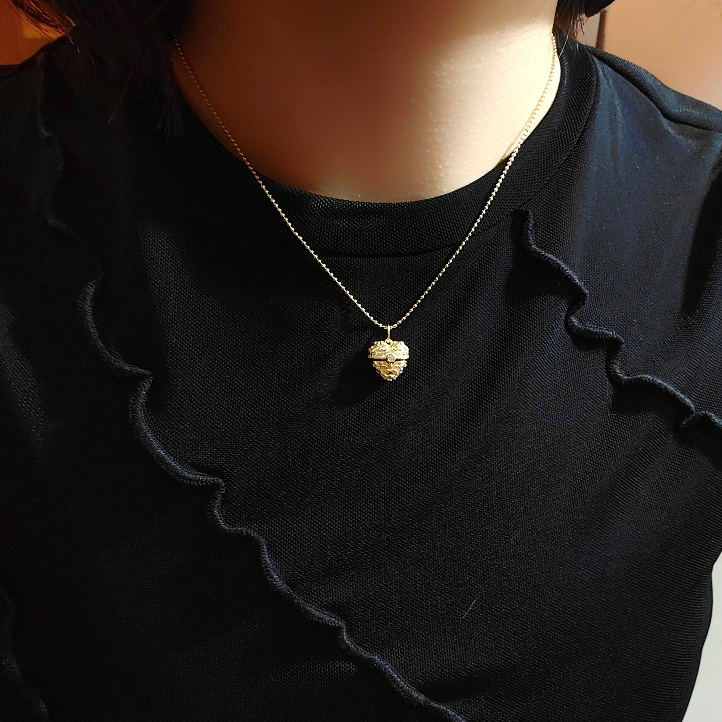 Matte carved heart gift box necklace