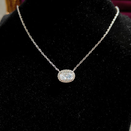 Haute couture horizontally inlaid ice flower pigeon egg necklace